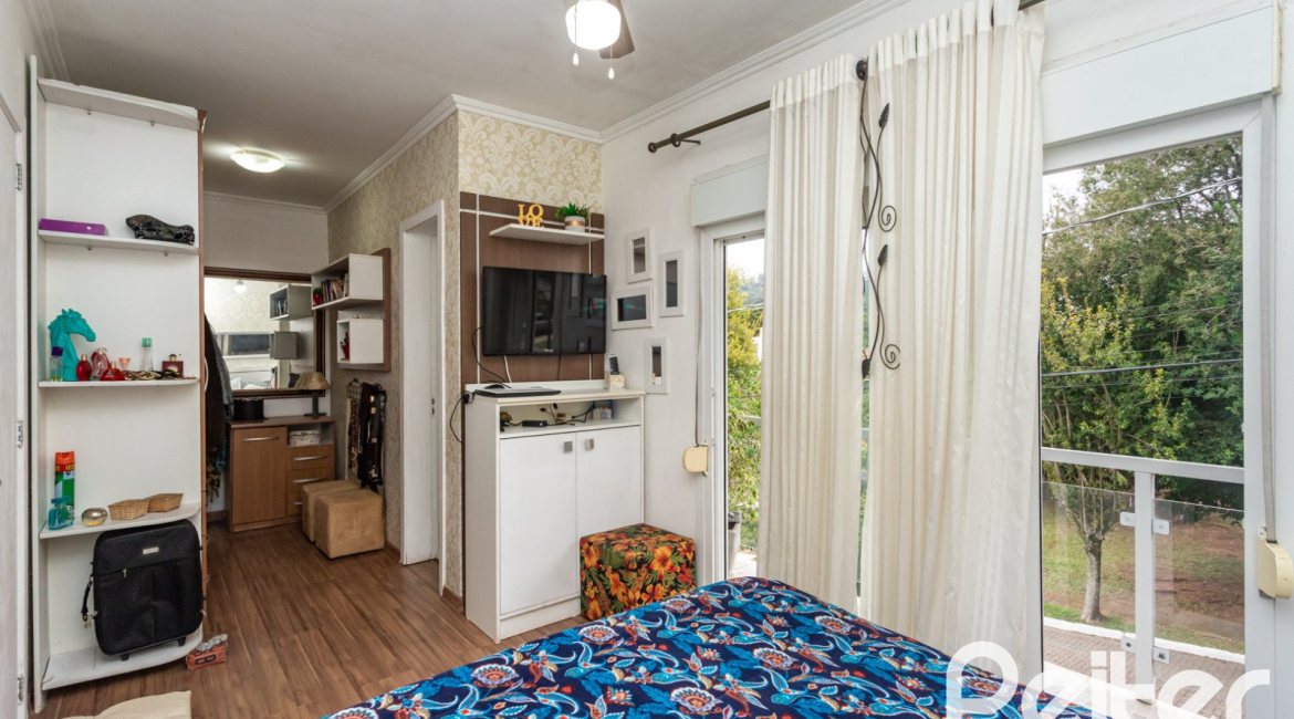 Casa em Condomínio à venda com 132m², 3 dormitórios, 1 suíte, 2 vagas, no bairro Vila Nova em PORTO ALEGRE