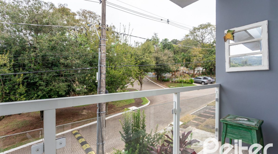 Casa em Condomínio à venda com 132m², 3 dormitórios, 1 suíte, 2 vagas, no bairro Vila Nova em PORTO ALEGRE