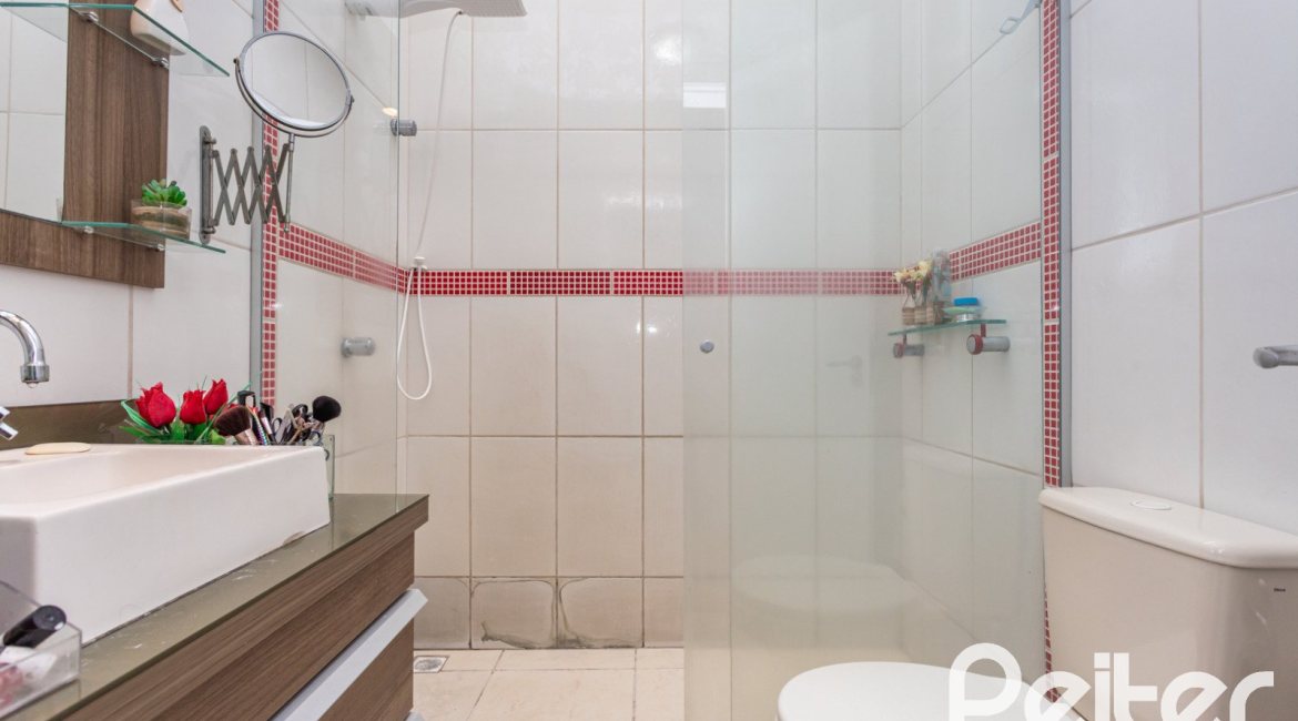Casa em Condomínio à venda com 132m², 3 dormitórios, 1 suíte, 2 vagas, no bairro Vila Nova em PORTO ALEGRE