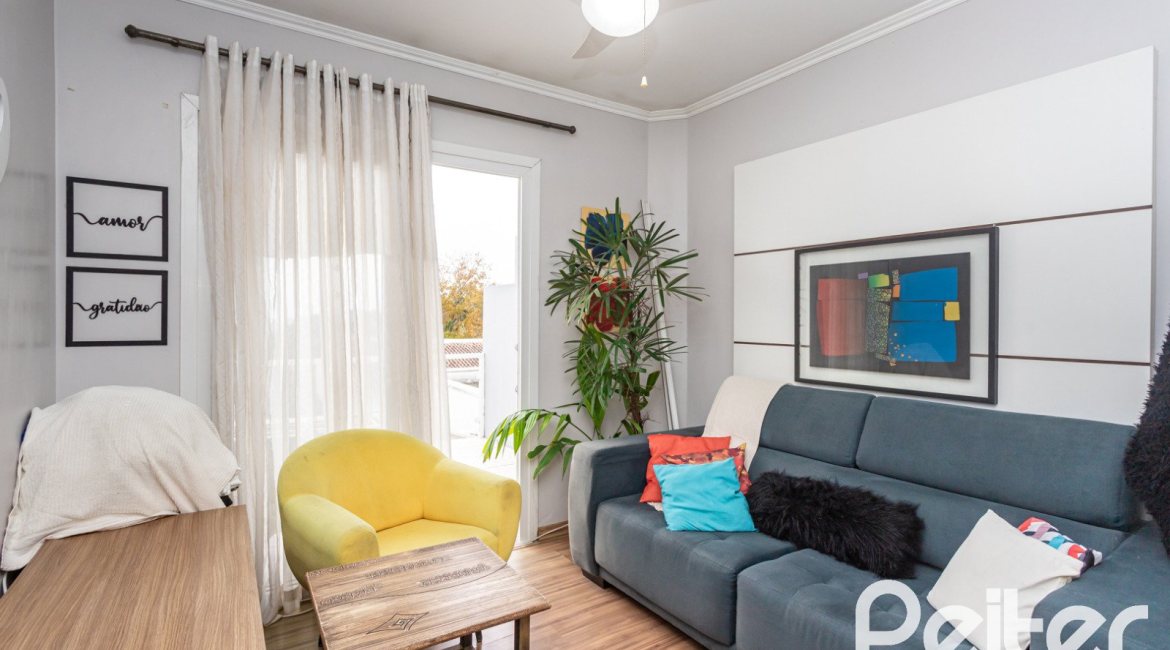 Casa em Condomínio à venda com 132m², 3 dormitórios, 1 suíte, 2 vagas, no bairro Vila Nova em PORTO ALEGRE