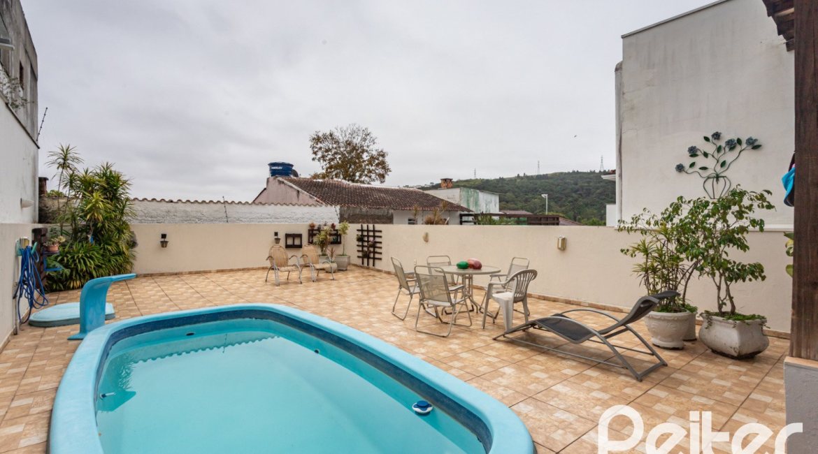 Casa em Condomínio à venda com 132m², 3 dormitórios, 1 suíte, 2 vagas, no bairro Vila Nova em PORTO ALEGRE