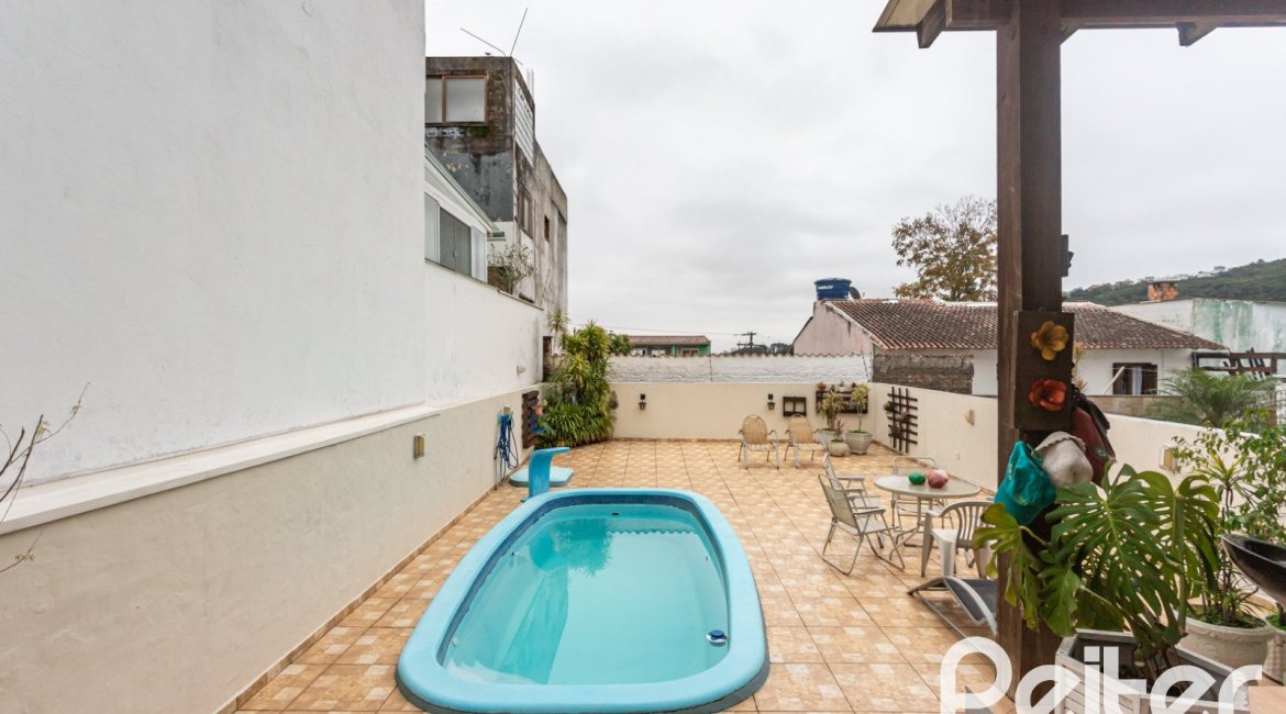 Casa em Condomínio à venda com 132m², 3 dormitórios, 1 suíte, 2 vagas, no bairro Vila Nova em PORTO ALEGRE
