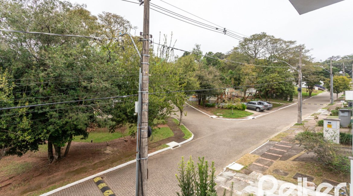 Casa em Condomínio à venda com 132m², 3 dormitórios, 1 suíte, 2 vagas, no bairro Vila Nova em PORTO ALEGRE