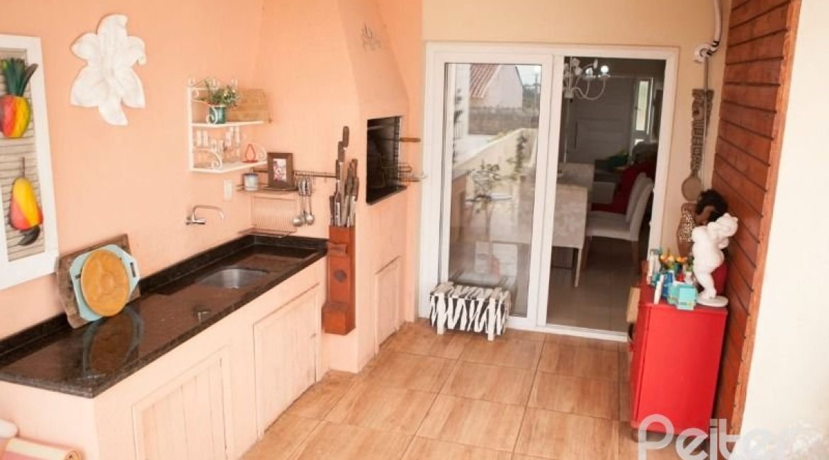 Casa em Condomínio à venda com 132m², 3 dormitórios, 1 suíte, 2 vagas, no bairro Vila Nova em PORTO ALEGRE