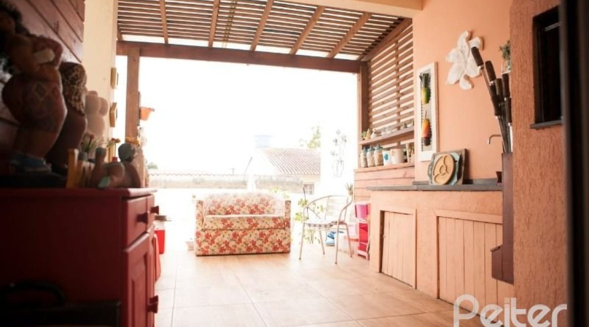 Casa em Condomínio à venda com 132m², 3 dormitórios, 1 suíte, 2 vagas, no bairro Vila Nova em PORTO ALEGRE