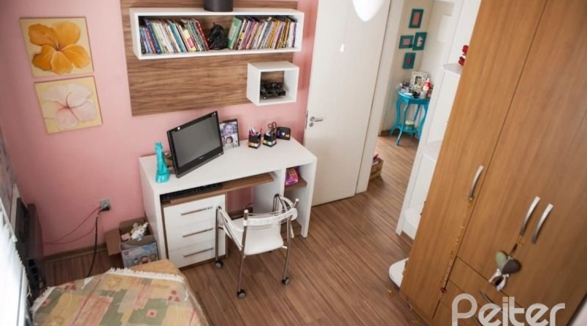 Casa em Condomínio à venda com 132m², 3 dormitórios, 1 suíte, 2 vagas, no bairro Vila Nova em PORTO ALEGRE