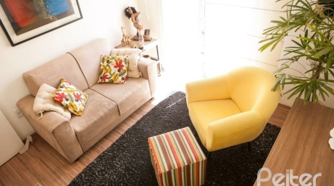 Casa em Condomínio à venda com 132m², 3 dormitórios, 1 suíte, 2 vagas, no bairro Vila Nova em PORTO ALEGRE