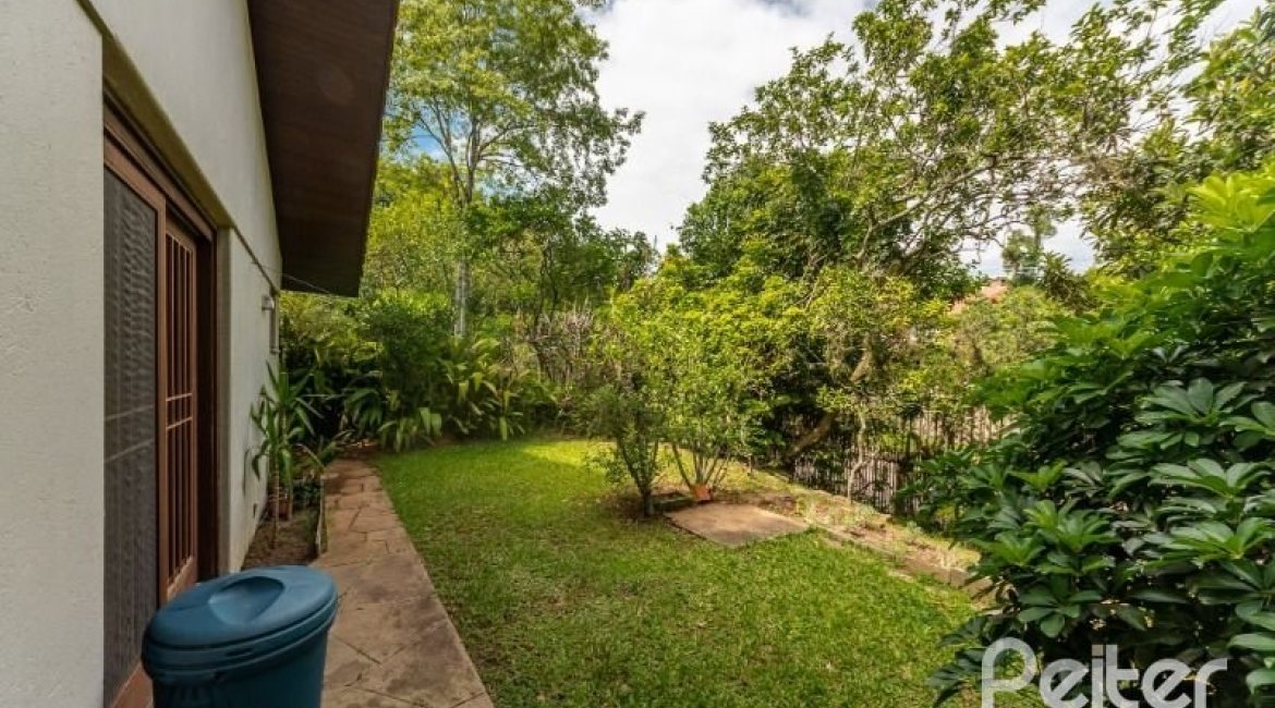 Casa em Condomínio à venda com 654m², 5 dormitórios, 5 suítes, 4 vagas, no bairro Cavalhada em PORTO ALEGRE