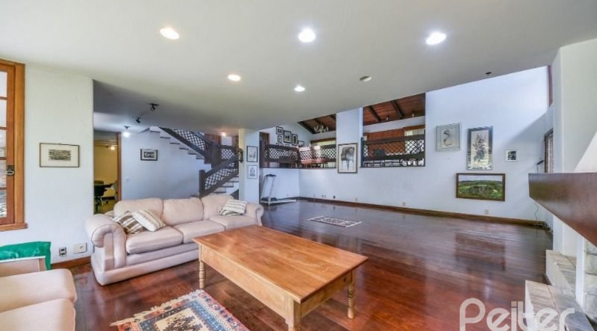 Casa em Condomínio à venda com 654m², 5 dormitórios, 5 suítes, 4 vagas, no bairro Cavalhada em PORTO ALEGRE