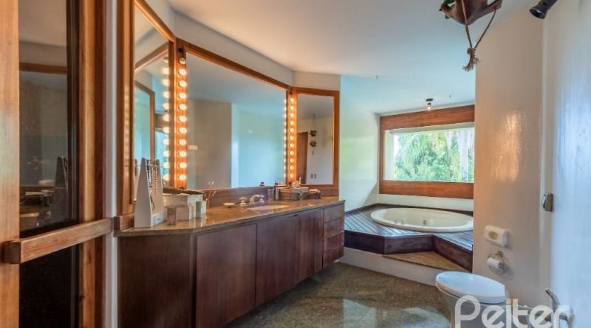 Casa em Condomínio à venda com 654m², 5 dormitórios, 5 suítes, 4 vagas, no bairro Cavalhada em PORTO ALEGRE