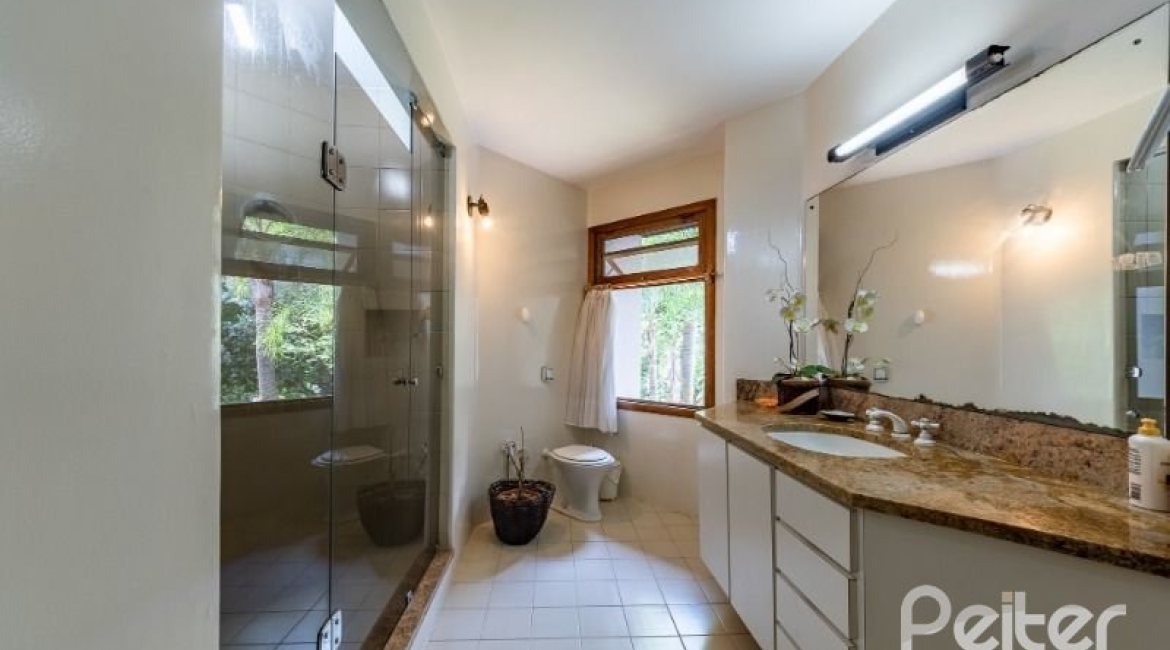 Casa em Condomínio à venda com 654m², 5 dormitórios, 5 suítes, 4 vagas, no bairro Cavalhada em PORTO ALEGRE