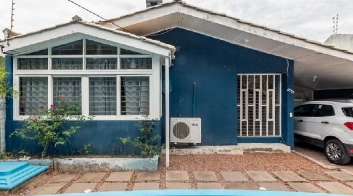 Casa à venda com 143m², 3 dormitórios, 2 suítes, 1 vaga, no bairro Ipanema em Porto Alegre