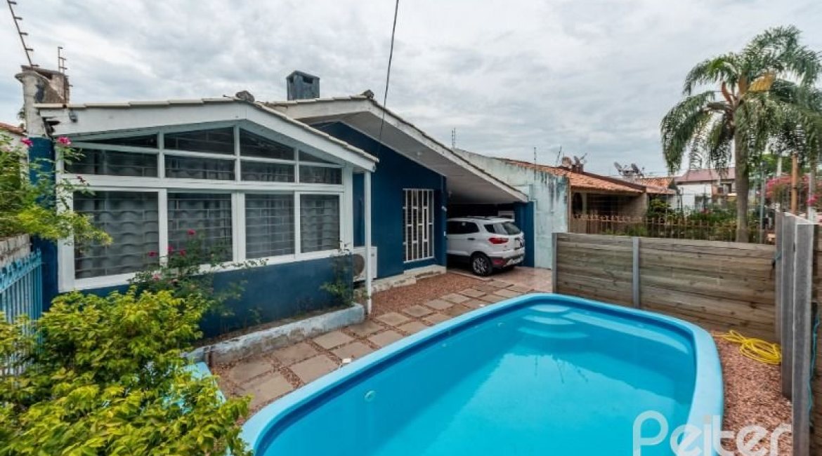 Casa à venda com 143m², 3 dormitórios, 2 suítes, 1 vaga, no bairro Ipanema em Porto Alegre
