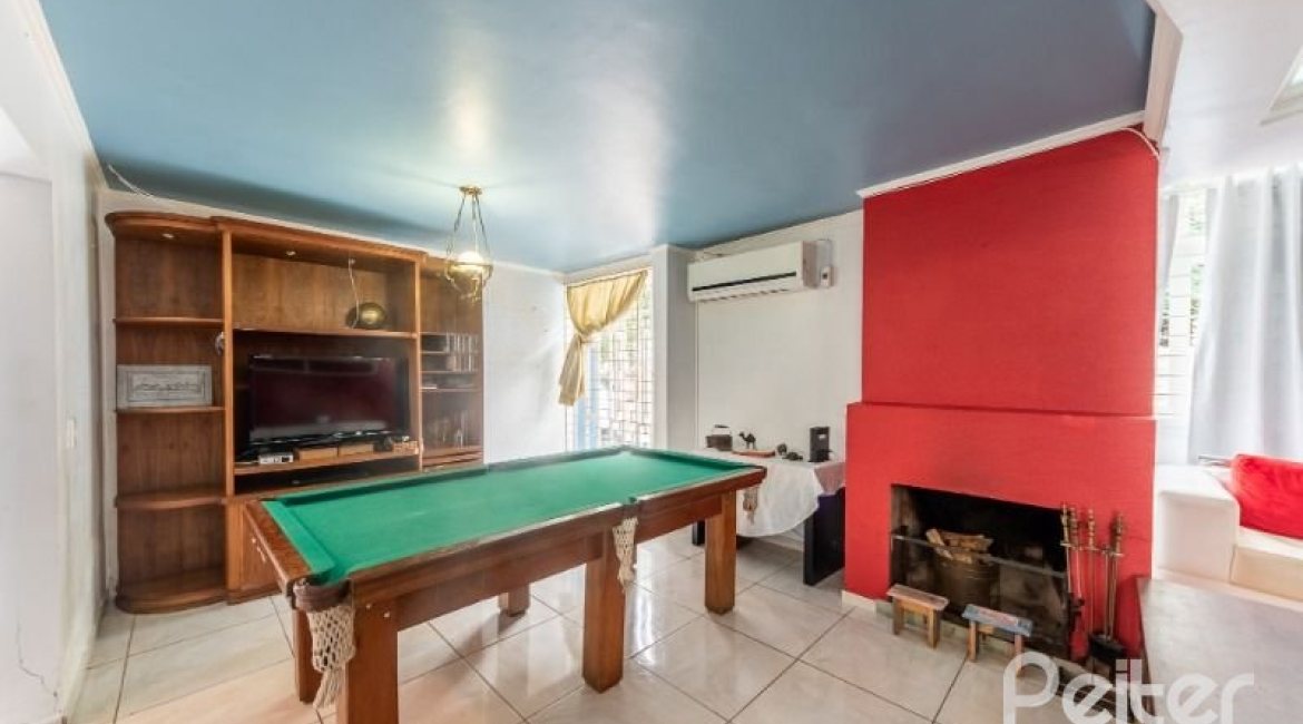 Casa à venda com 143m², 3 dormitórios, 2 suítes, 1 vaga, no bairro Ipanema em Porto Alegre