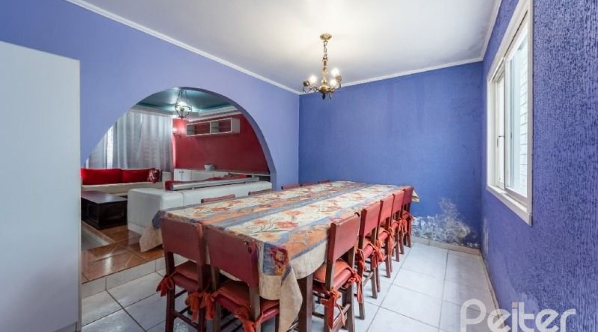 Casa à venda com 143m², 3 dormitórios, 2 suítes, 1 vaga, no bairro Ipanema em Porto Alegre