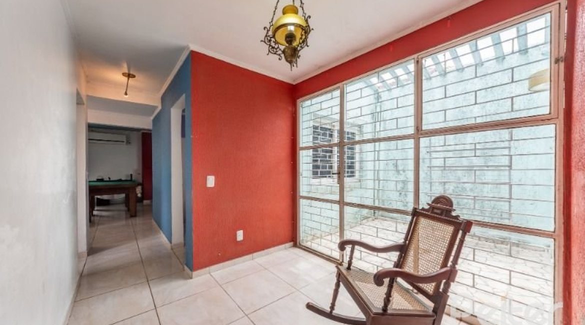 Casa à venda com 143m², 3 dormitórios, 2 suítes, 1 vaga, no bairro Ipanema em Porto Alegre