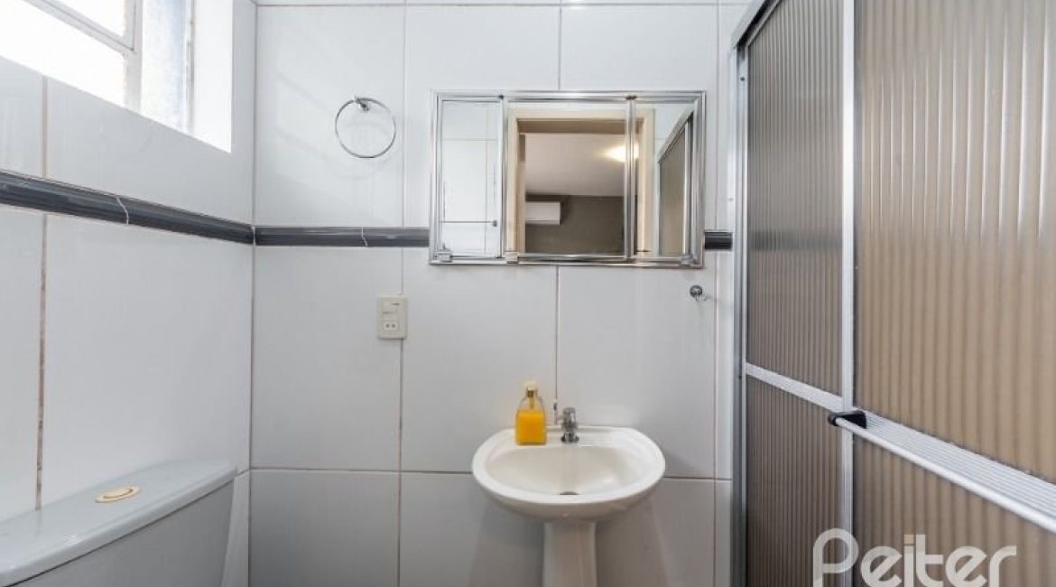 Casa à venda com 143m², 3 dormitórios, 2 suítes, 1 vaga, no bairro Ipanema em Porto Alegre