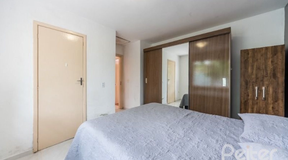 Casa à venda com 143m², 3 dormitórios, 2 suítes, 1 vaga, no bairro Ipanema em Porto Alegre