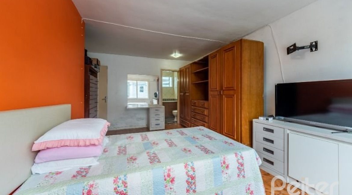 Casa à venda com 143m², 3 dormitórios, 2 suítes, 1 vaga, no bairro Ipanema em Porto Alegre