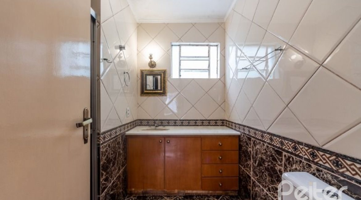 Casa à venda com 143m², 3 dormitórios, 2 suítes, 1 vaga, no bairro Ipanema em Porto Alegre