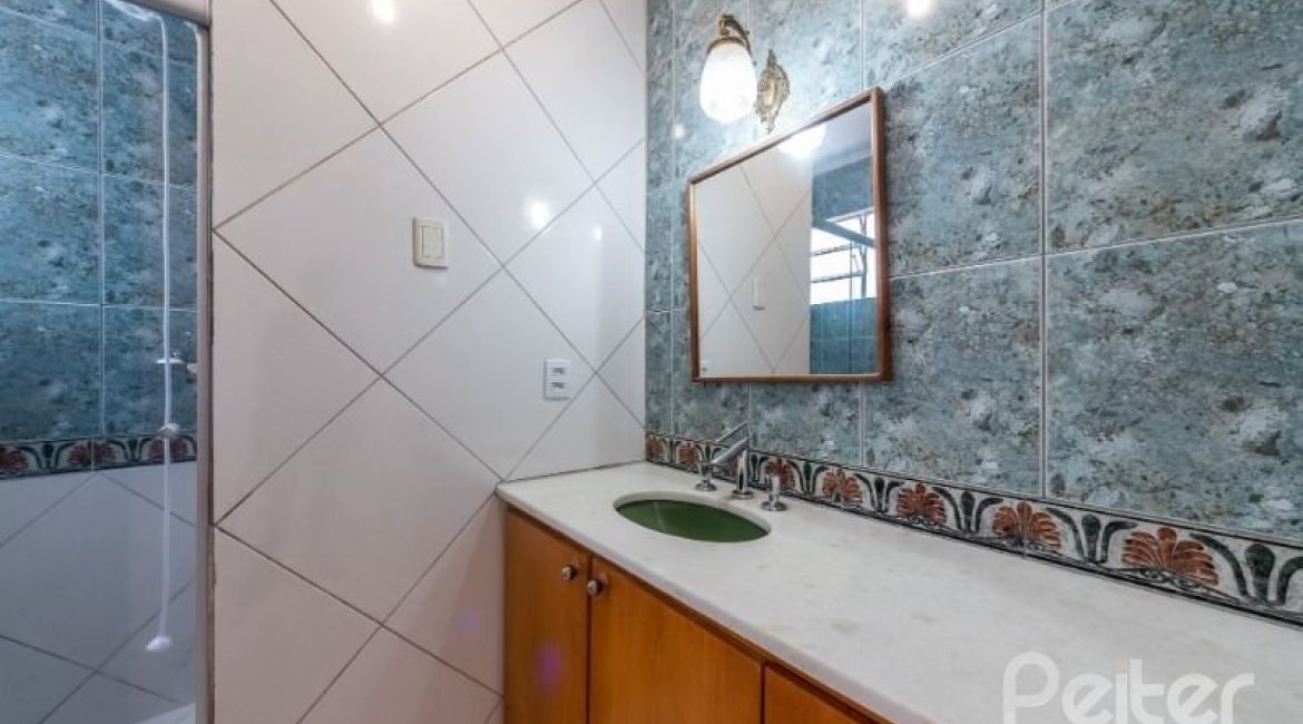 Casa à venda com 143m², 3 dormitórios, 2 suítes, 1 vaga, no bairro Ipanema em Porto Alegre