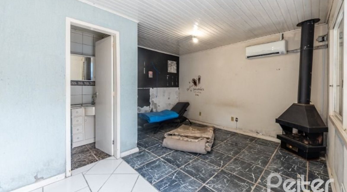 Casa à venda com 143m², 3 dormitórios, 2 suítes, 1 vaga, no bairro Ipanema em Porto Alegre