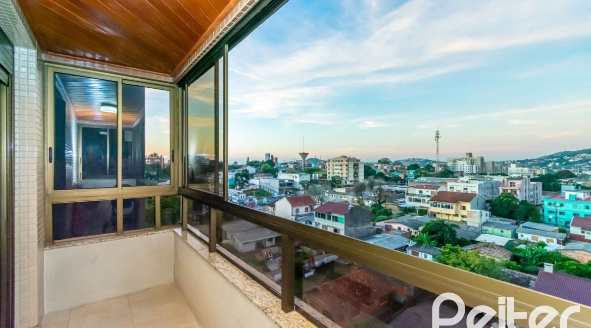 Apartamento à venda com 133m², 3 dormitórios, 1 suíte, 3 vagas, no bairro Tristeza em PORTO ALEGRE