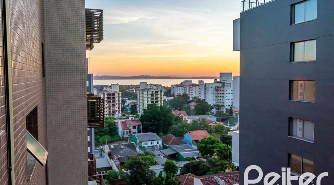 Apartamento à venda com 133m², 3 dormitórios, 1 suíte, 3 vagas, no bairro Tristeza em PORTO ALEGRE