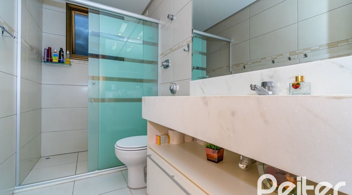 Apartamento à venda com 133m², 3 dormitórios, 1 suíte, 3 vagas, no bairro Tristeza em PORTO ALEGRE