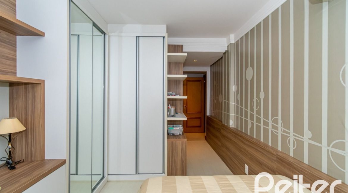 Apartamento à venda com 133m², 3 dormitórios, 1 suíte, 3 vagas, no bairro Tristeza em PORTO ALEGRE