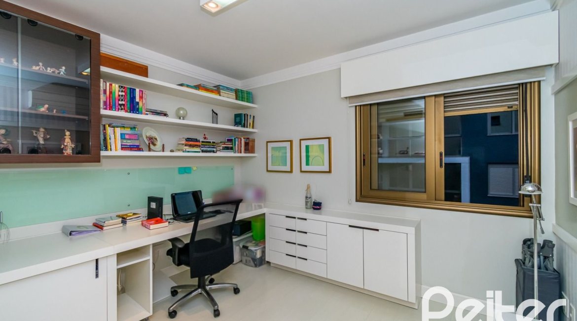 Apartamento à venda com 133m², 3 dormitórios, 1 suíte, 3 vagas, no bairro Tristeza em PORTO ALEGRE