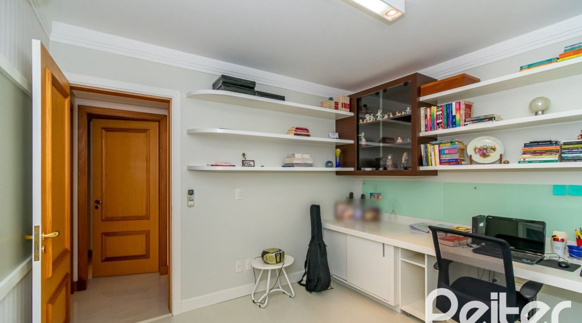 Apartamento à venda com 133m², 3 dormitórios, 1 suíte, 3 vagas, no bairro Tristeza em PORTO ALEGRE