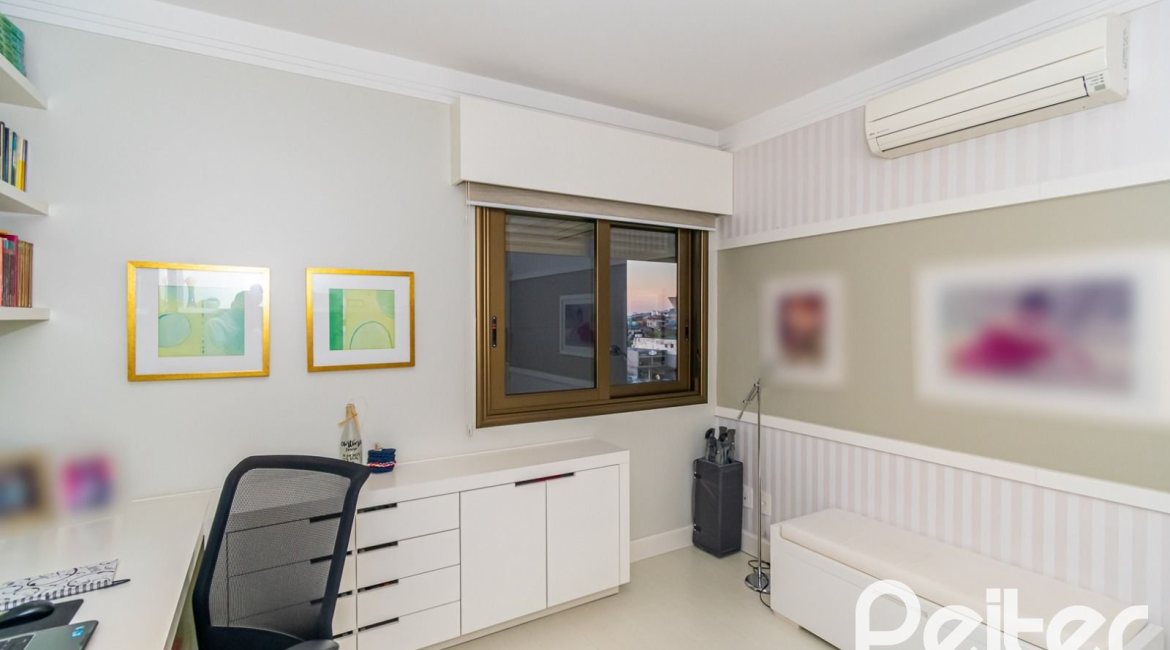 Apartamento à venda com 133m², 3 dormitórios, 1 suíte, 3 vagas, no bairro Tristeza em PORTO ALEGRE