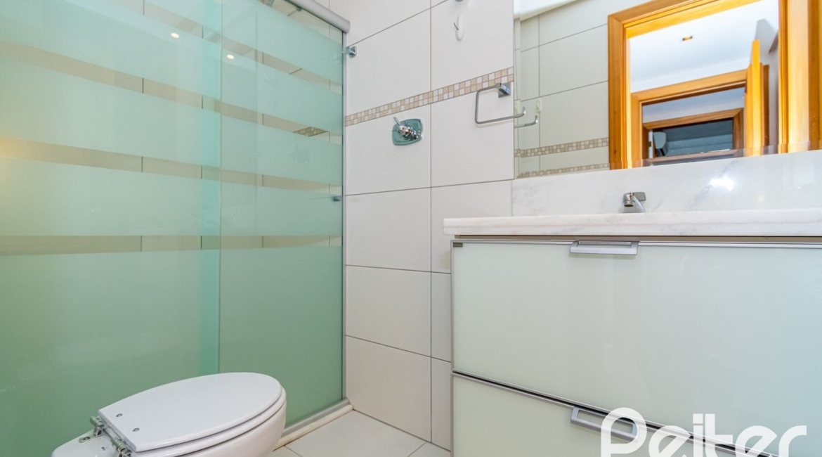 Apartamento à venda com 133m², 3 dormitórios, 1 suíte, 3 vagas, no bairro Tristeza em PORTO ALEGRE