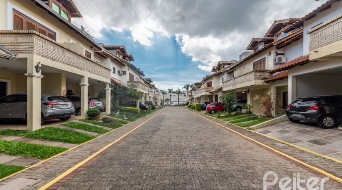 Casa em Condomínio à venda com 186m², 3 dormitórios, 1 suíte, 2 vagas, no bairro Ipanema em Porto Alegre