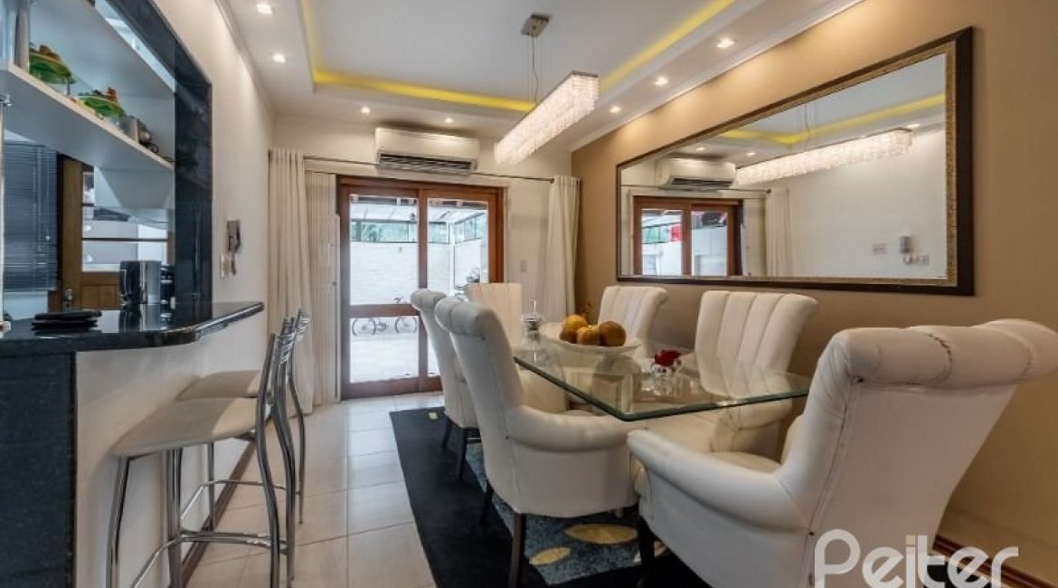 Casa em Condomínio à venda com 186m², 3 dormitórios, 1 suíte, 2 vagas, no bairro Ipanema em Porto Alegre