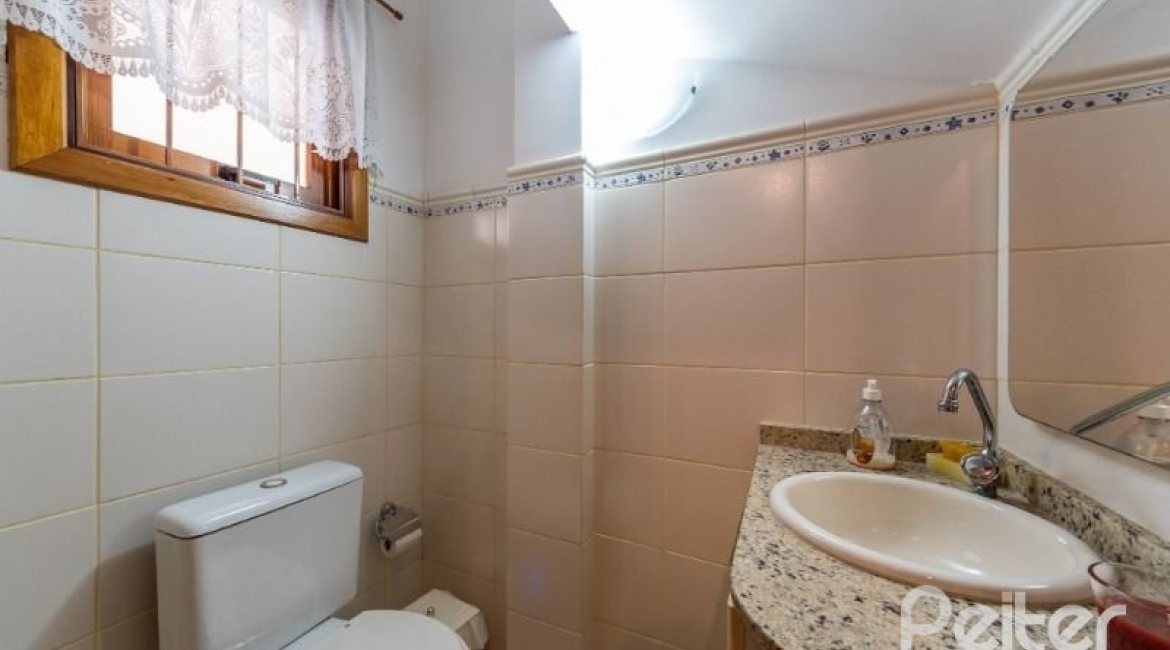 Casa em Condomínio à venda com 186m², 3 dormitórios, 1 suíte, 2 vagas, no bairro Ipanema em Porto Alegre