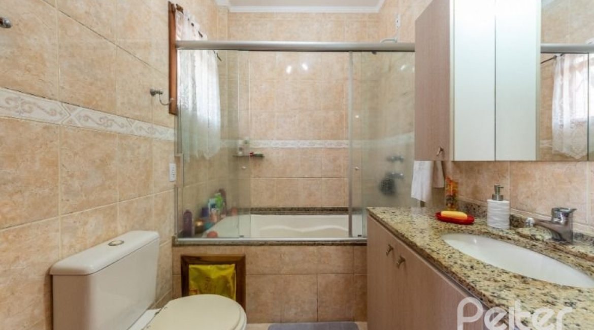 Casa em Condomínio à venda com 186m², 3 dormitórios, 1 suíte, 2 vagas, no bairro Ipanema em Porto Alegre