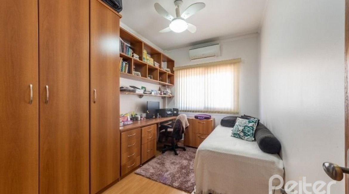 Casa em Condomínio à venda com 186m², 3 dormitórios, 1 suíte, 2 vagas, no bairro Ipanema em Porto Alegre