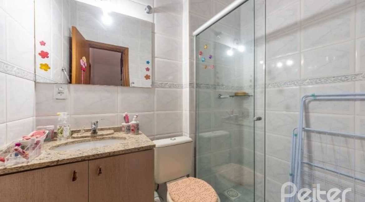 Casa em Condomínio à venda com 186m², 3 dormitórios, 1 suíte, 2 vagas, no bairro Ipanema em Porto Alegre