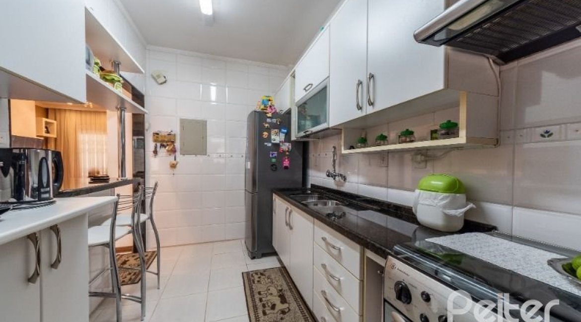 Casa em Condomínio à venda com 186m², 3 dormitórios, 1 suíte, 2 vagas, no bairro Ipanema em Porto Alegre