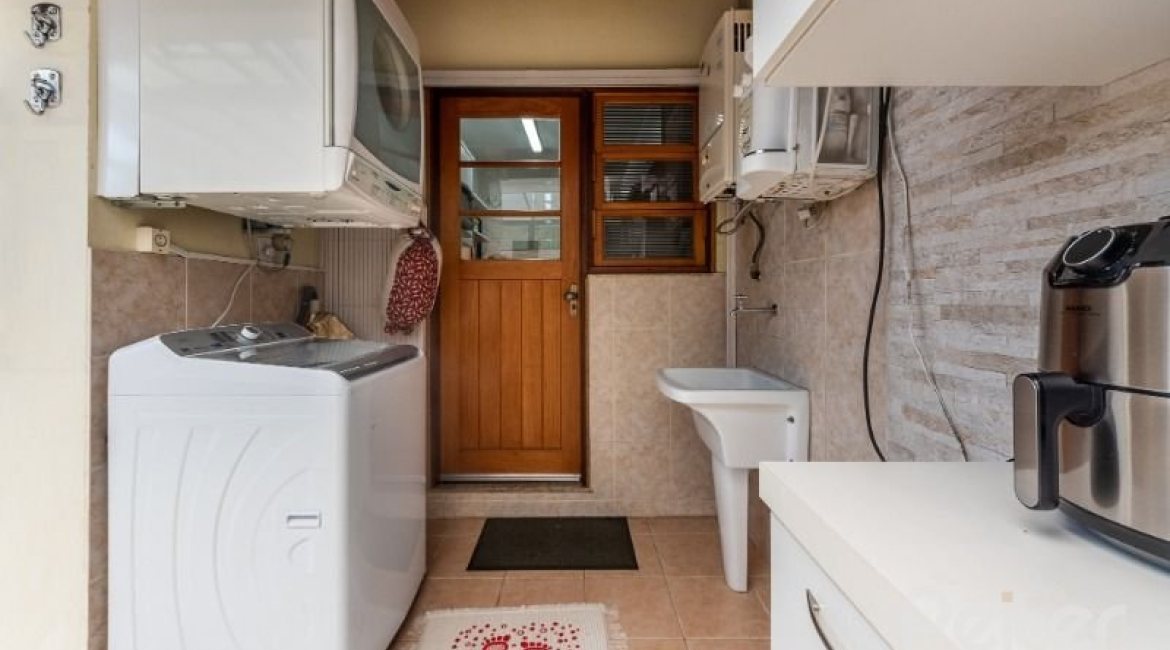 Casa em Condomínio à venda com 186m², 3 dormitórios, 1 suíte, 2 vagas, no bairro Ipanema em Porto Alegre