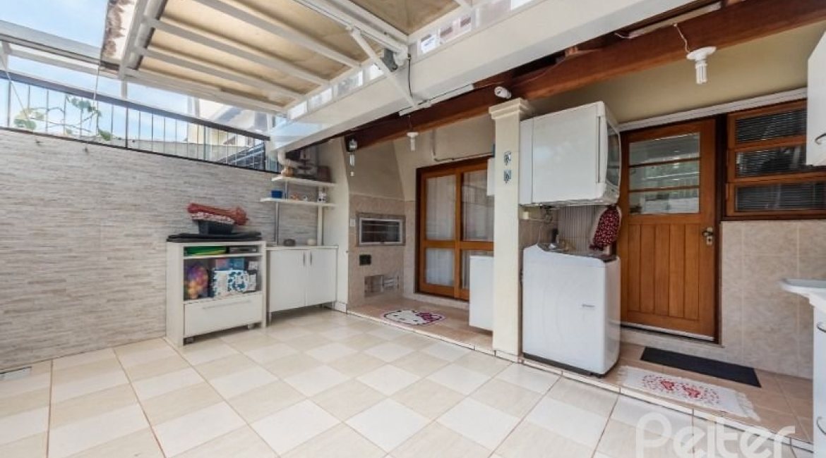 Casa em Condomínio à venda com 186m², 3 dormitórios, 1 suíte, 2 vagas, no bairro Ipanema em Porto Alegre