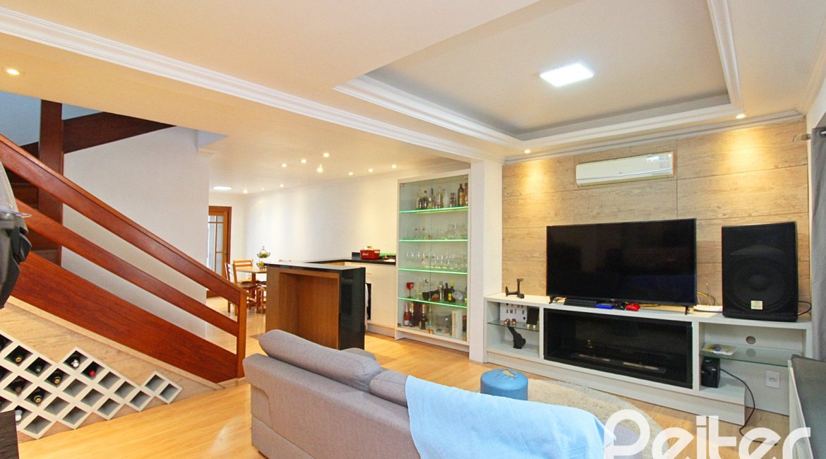 Casa à venda com 150m², 3 dormitórios, 1 suíte, 2 vagas, no bairro Ipanema em Porto Alegre