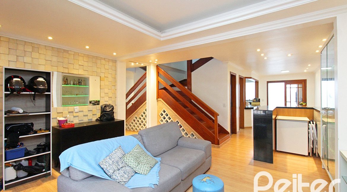 Casa à venda com 150m², 3 dormitórios, 1 suíte, 2 vagas, no bairro Ipanema em Porto Alegre