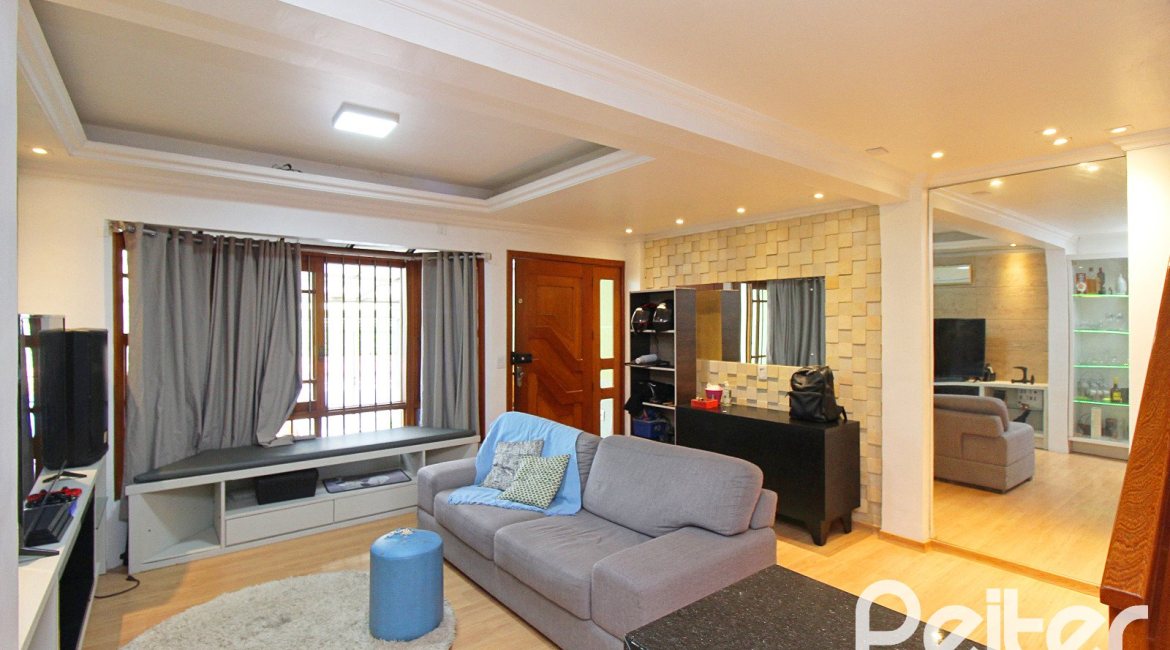 Casa à venda com 150m², 3 dormitórios, 1 suíte, 2 vagas, no bairro Ipanema em Porto Alegre