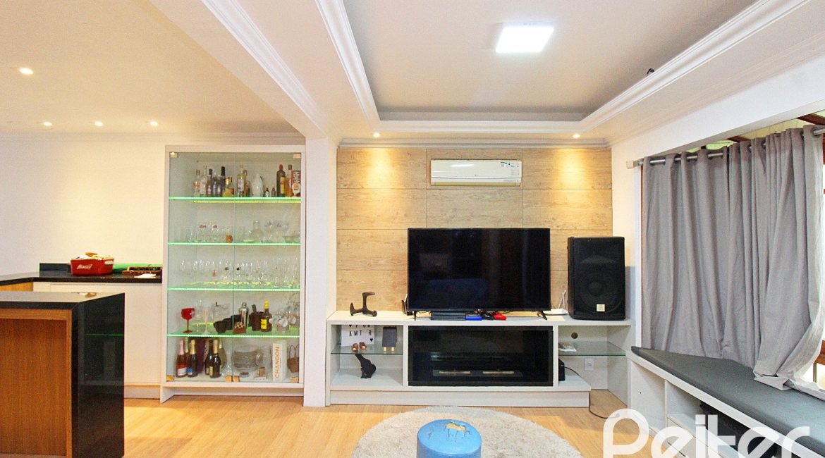 Casa à venda com 150m², 3 dormitórios, 1 suíte, 2 vagas, no bairro Ipanema em Porto Alegre