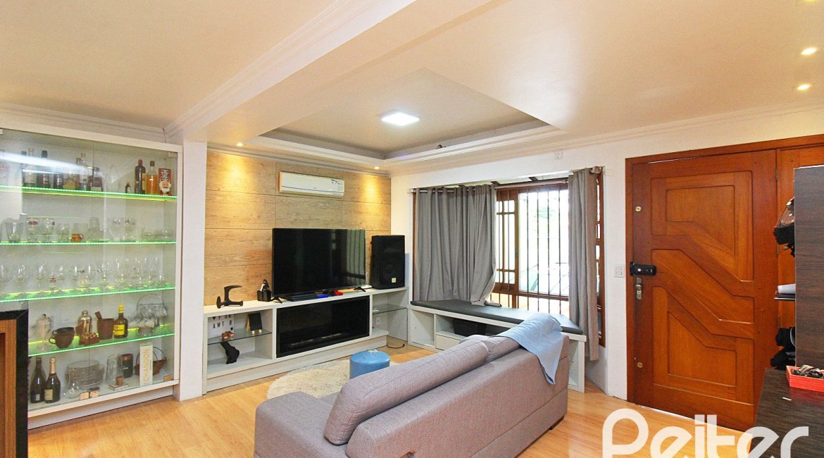 Casa à venda com 150m², 3 dormitórios, 1 suíte, 2 vagas, no bairro Ipanema em Porto Alegre