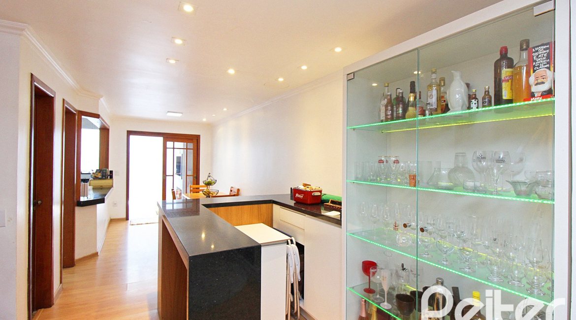 Casa à venda com 150m², 3 dormitórios, 1 suíte, 2 vagas, no bairro Ipanema em Porto Alegre