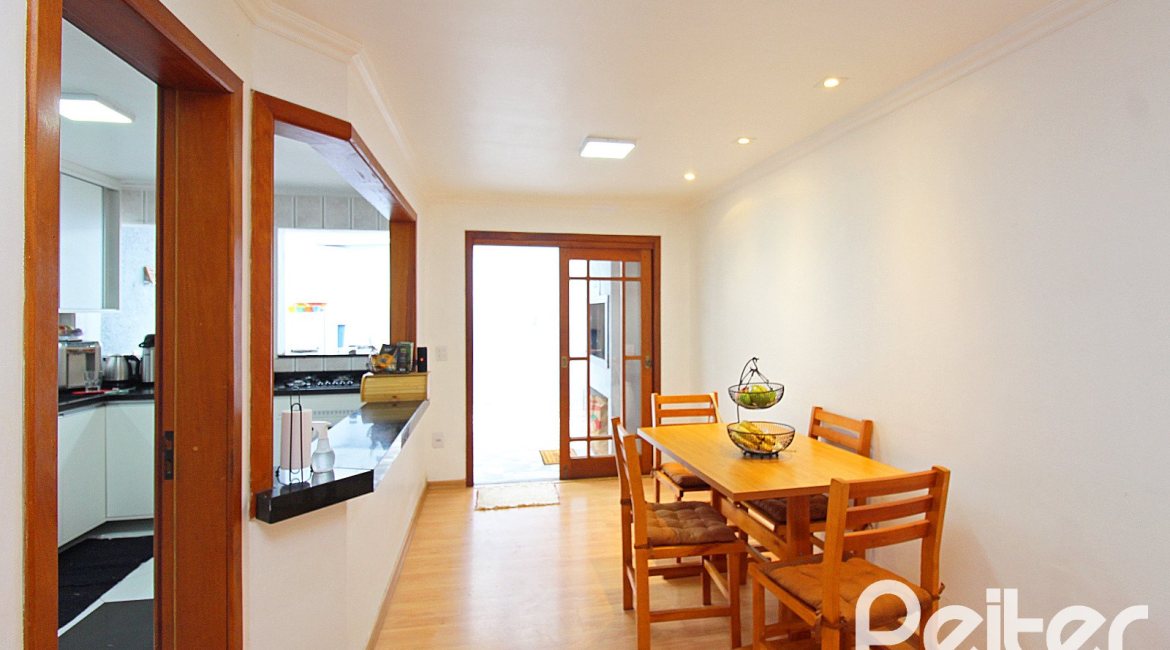 Casa à venda com 150m², 3 dormitórios, 1 suíte, 2 vagas, no bairro Ipanema em Porto Alegre